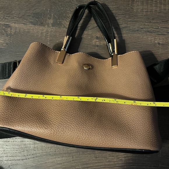 Elegant Tan and Black Satchel - Picture 4 of 4